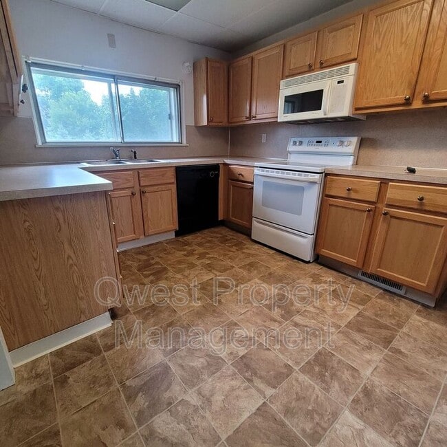 Foto del edificio - 714 4 Mile Rd NW