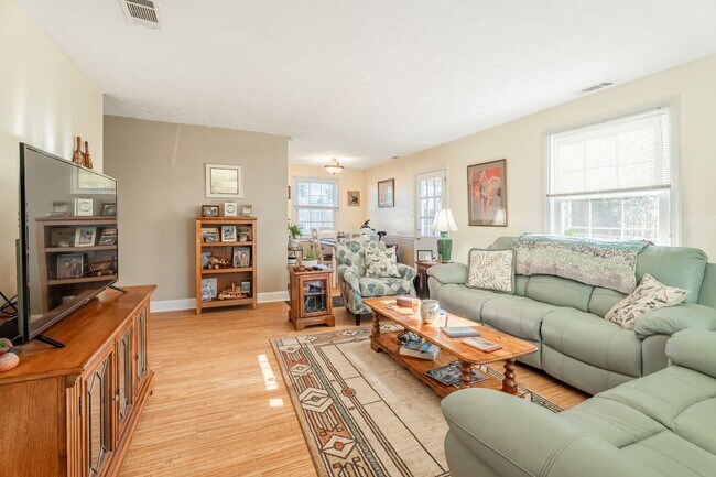 Foto del edificio - 104 Sharyn Ln