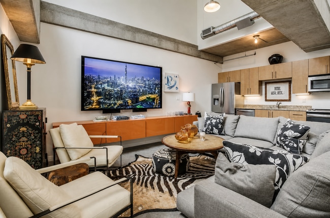 Building Photo - Modern Condo in The Cedars, Dallas with Private Patio | Available for Lease!