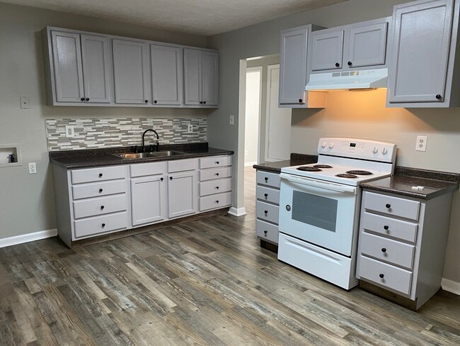 Building Photo - 60 Point O Woods Dr