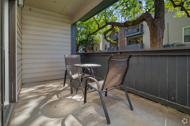 1BR, 1BA - 655SF Patio - City Crest Apartments