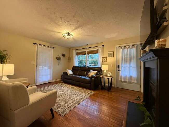 Foto del edificio - 10201 Woodlawn Ave