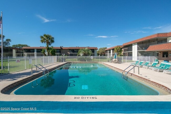 Building Photo - Riverview Manor 306