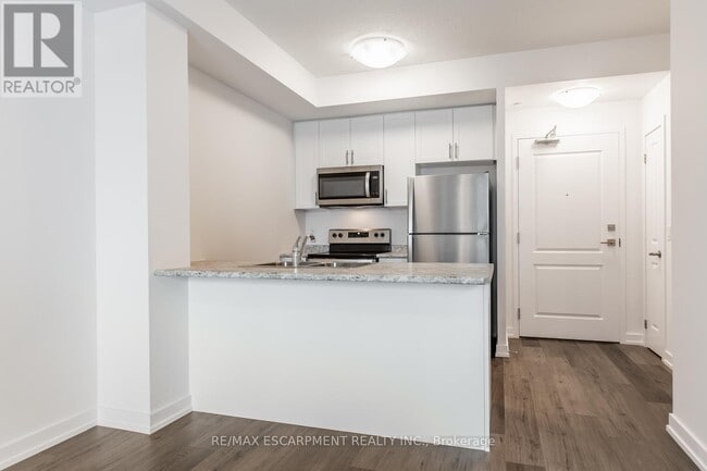 Building Photo - 5055 Greenlane