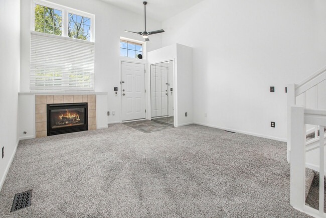 Foto del edificio - 1947 Lindsay Ln