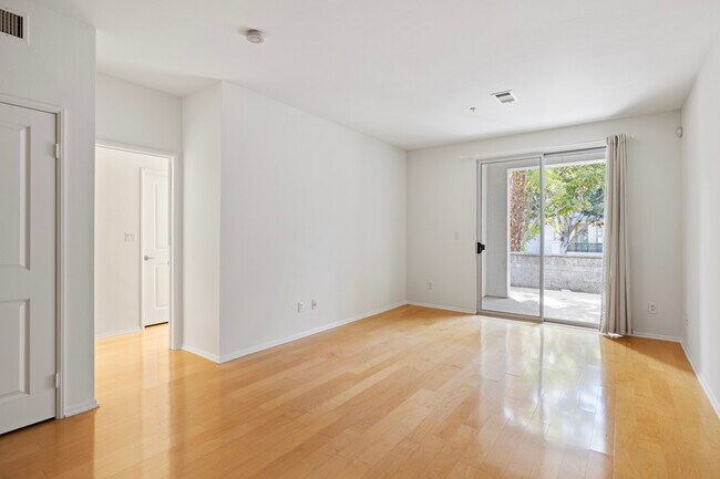 Foto del edificio - 6400 Crescent Park E