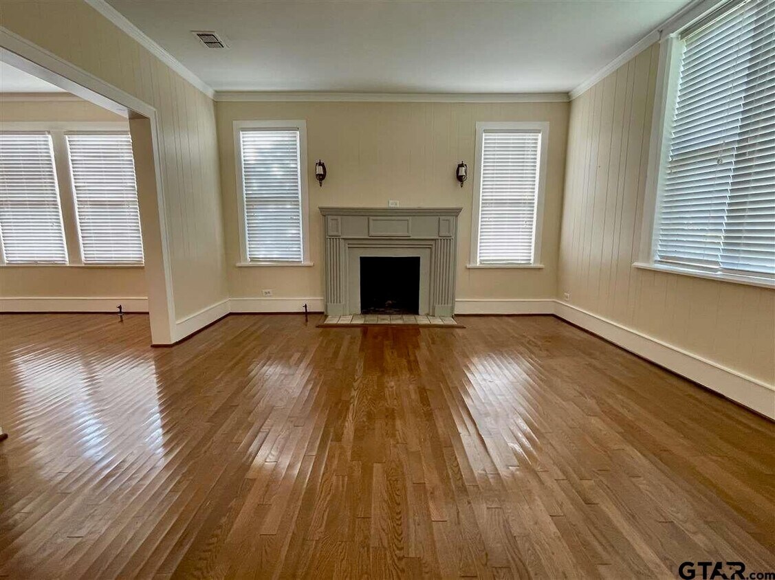 Foto del edificio - 328 Mockingbird Ln