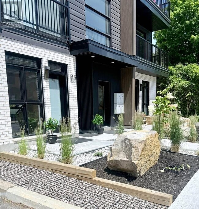 Building Photo - 25 Grant St