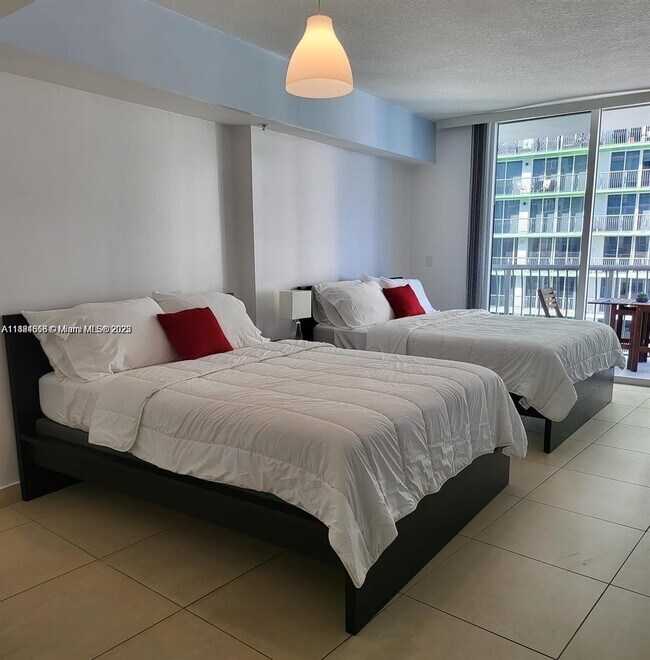 Foto del edificio - 1750 N Bayshore Dr