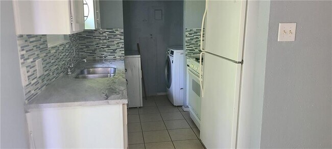 Foto del edificio - 822 Sahara Ave