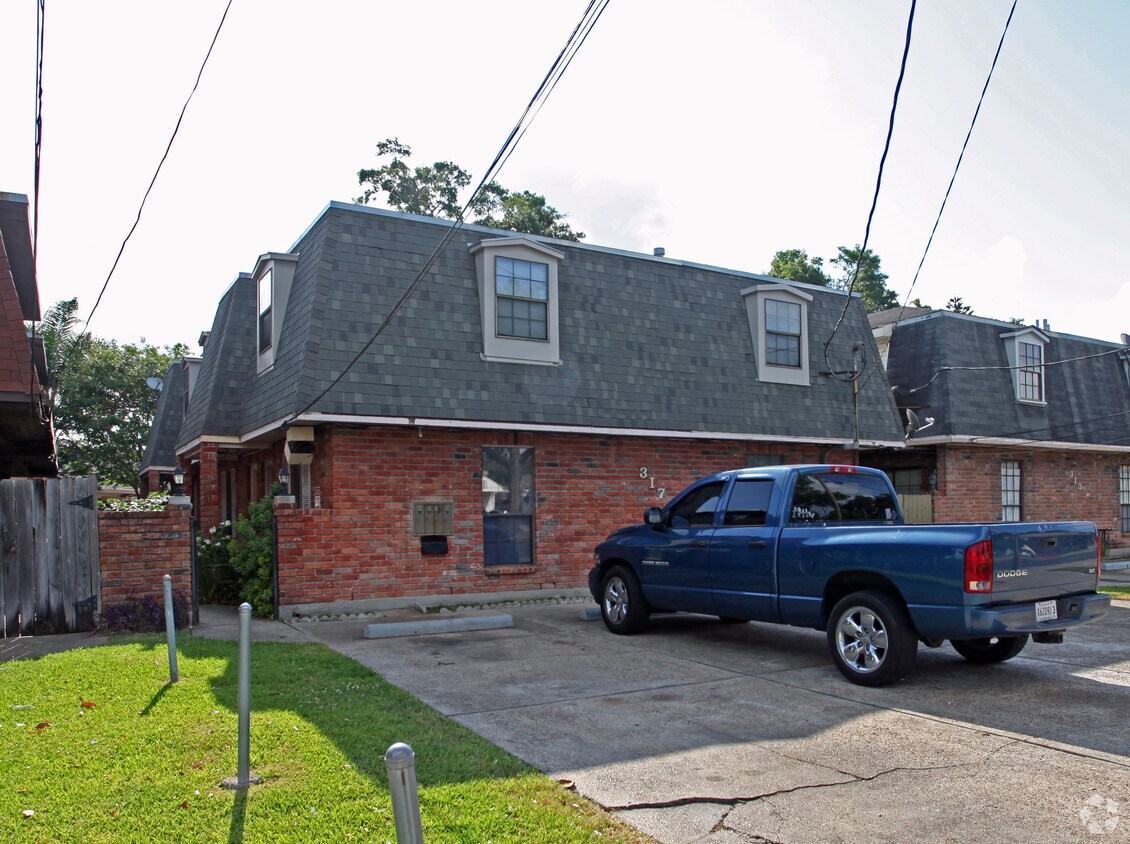 Foto del edificio - 317-321 Clearview Pky