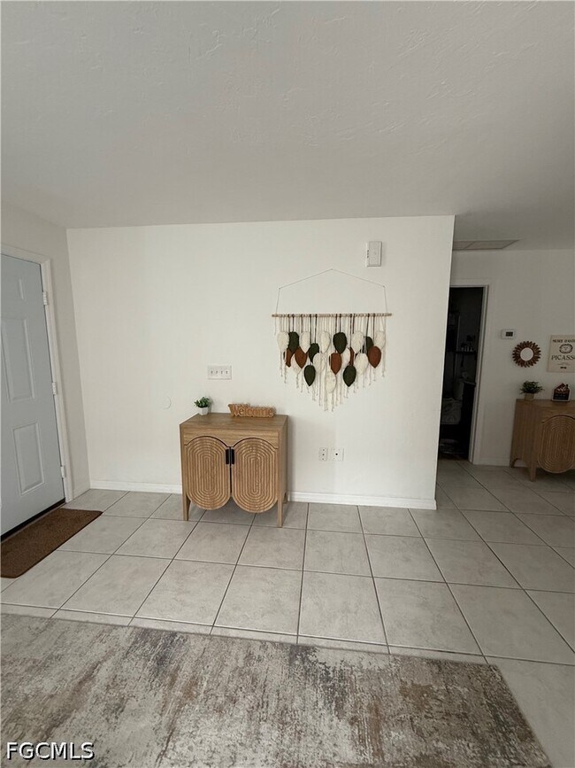 Foto del edificio - 525 SE Van Loon Terrace