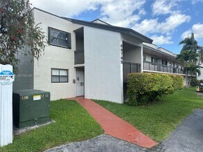 Building Photo - 8879 Fontainebleau Blvd