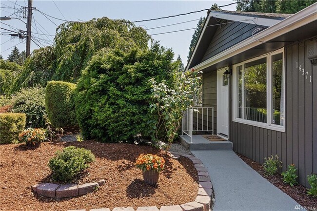 Photo - Beautifully Remodeled 3 Bed 2 Bath Kirklan... House