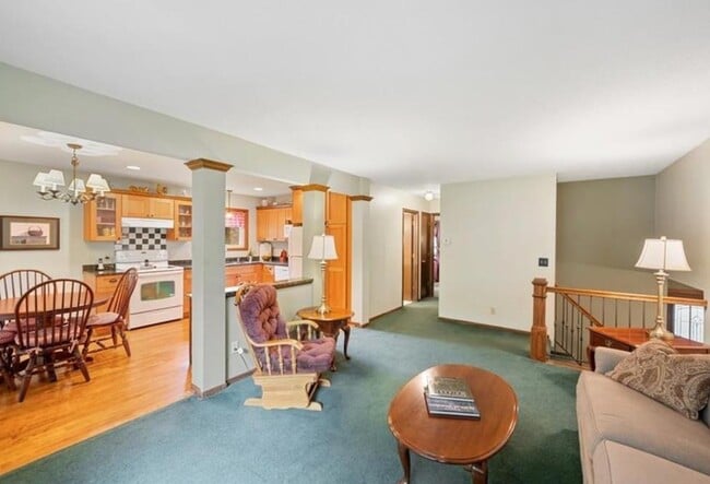 Building Photo - 10414 Valley Forge Ln N