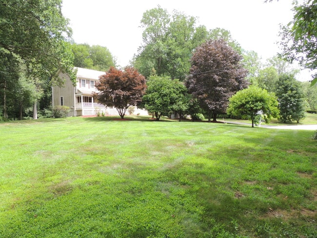 Building Photo - 12 Cardinal Ln