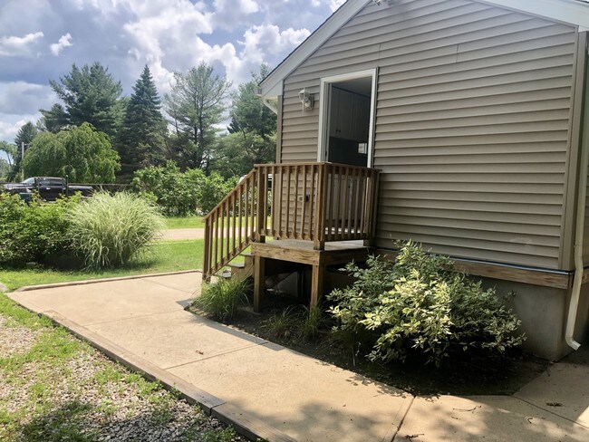 Foto del edificio - 149 Jenckes Hill Rd