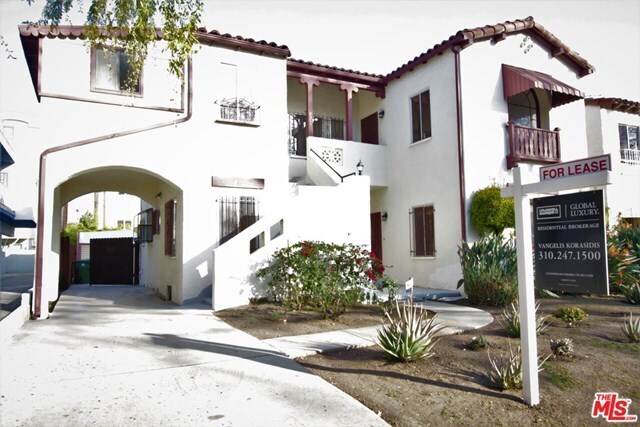 Primary Photo - 820 S Holt Ave