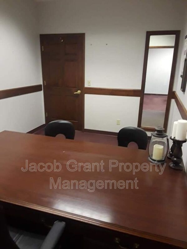 Building Photo - 490 Park Ave