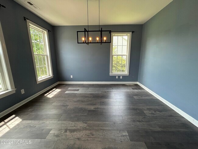 Foto del edificio - 160 Forest Bluff Dr