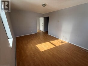 Building Photo - 571 Ontario St