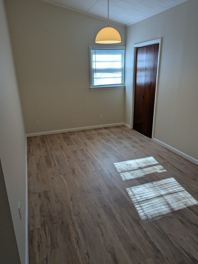 Foto del edificio - 635 E Grove Ave