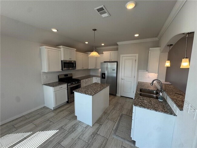 Building Photo - 4401 W Havana Ave