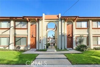 Building Photo - 738 S Chapel Ave