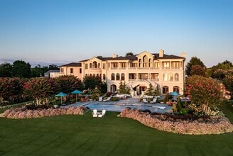 Building Photo - 200 Bridgeview Ln