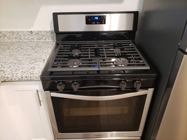 Foto del edificio - 302 E Poplar St