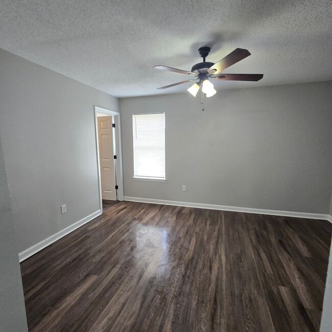 Building Photo - 5359 Farm Ridge Dr