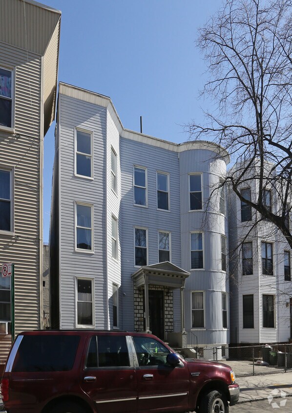 Primary Photo - 80 Grove St