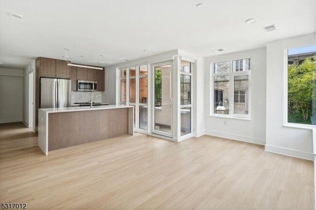 Foto del edificio - 14 Lincoln Pl