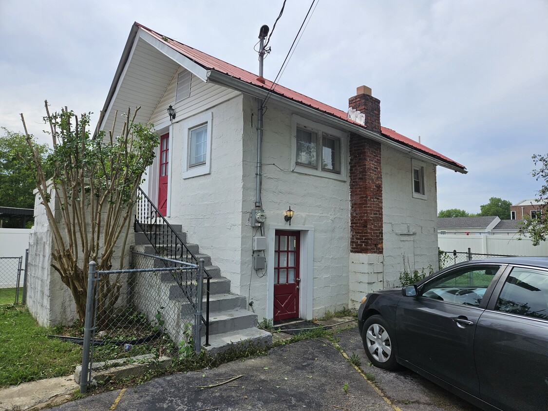 Primary Photo - 403 Martin Ave