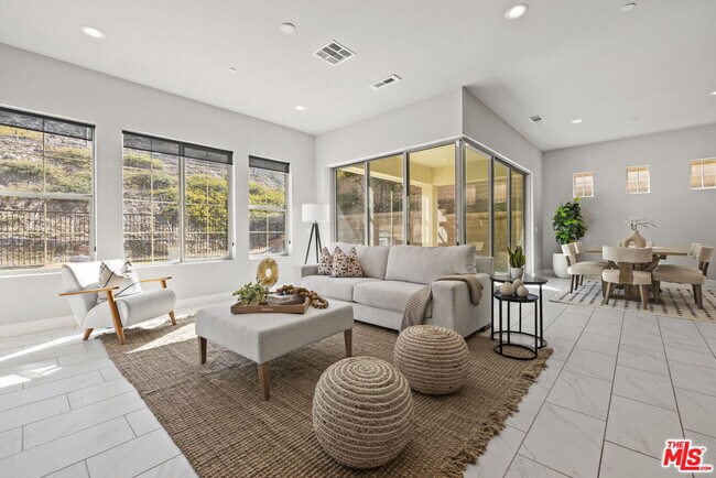 Foto del edificio - 24220 Sterling Ranch Rd