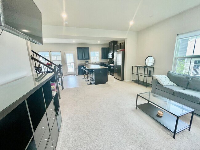 Building Photo - Pittsburgh - 3 Bedroom 2.5 Bathroom - Town...