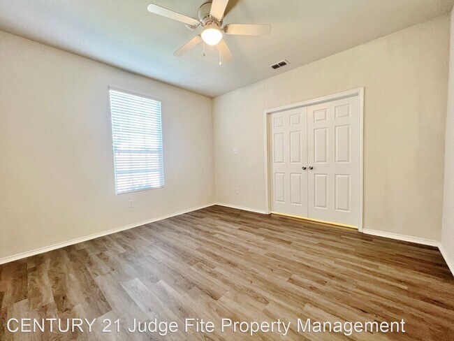 Building Photo - 4 br, 2.5 bath House - 717 Jonius Creek Drive