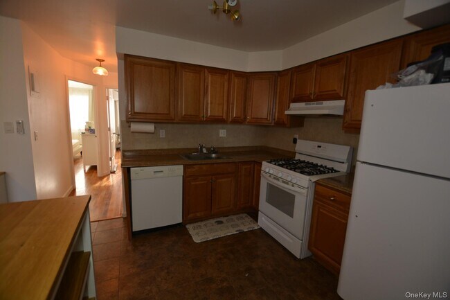 Foto del edificio - 212-72-212-16 16th Ave