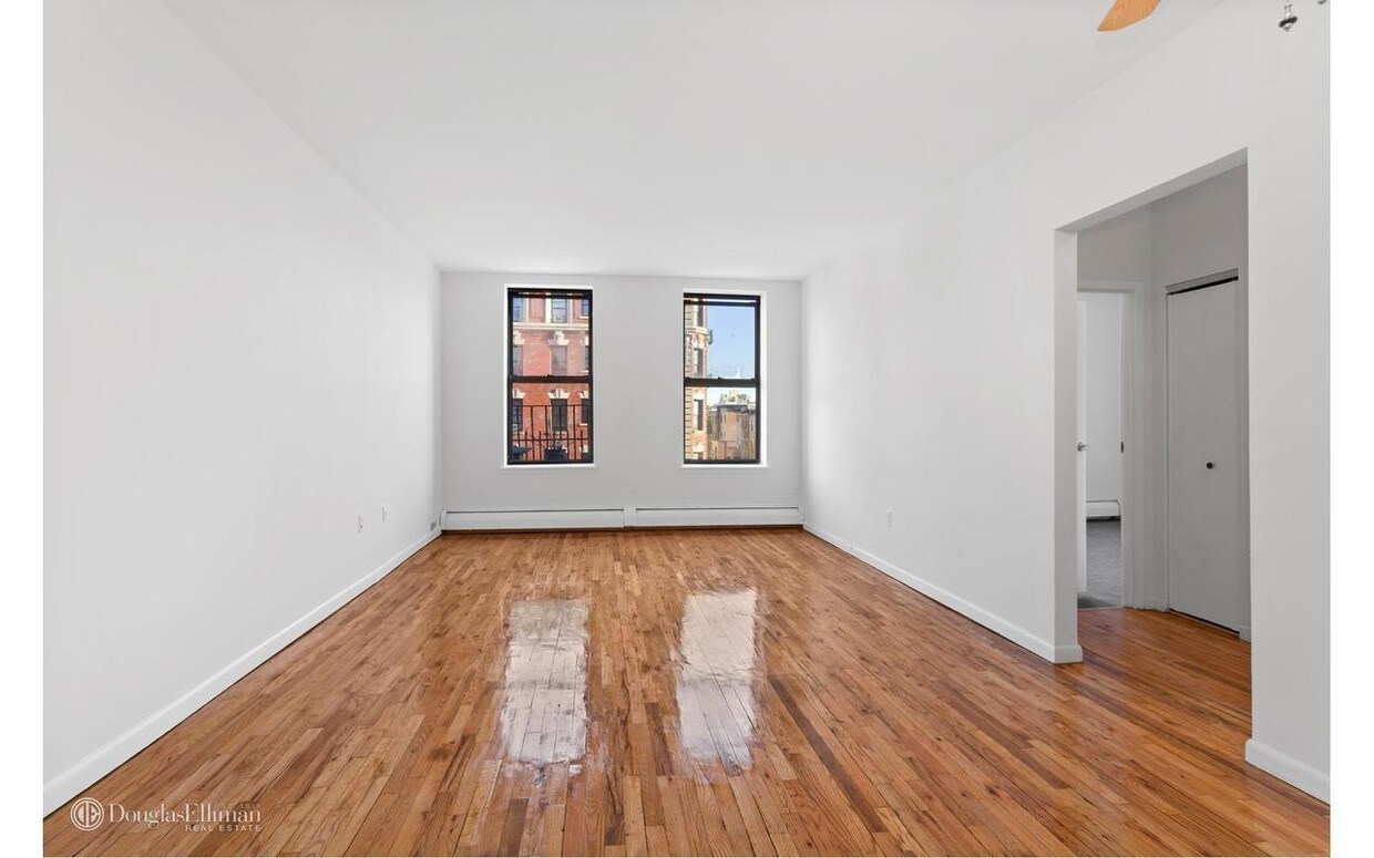 Foto principal - 2611 Frederick Douglass Blvd