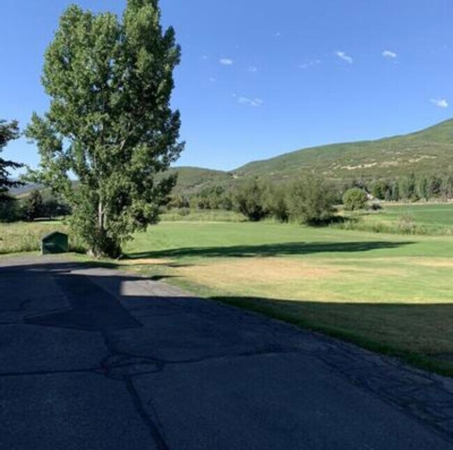 Foto del edificio - 350 Fairway Dr