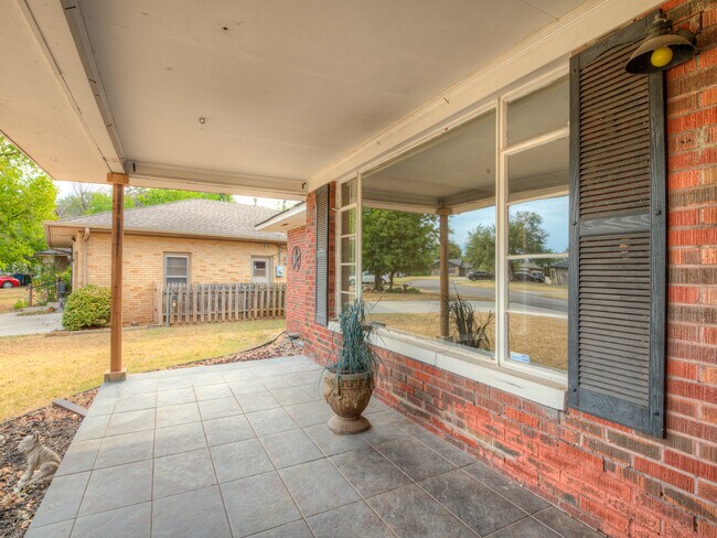 Foto del edificio - 1724 Churchill Way