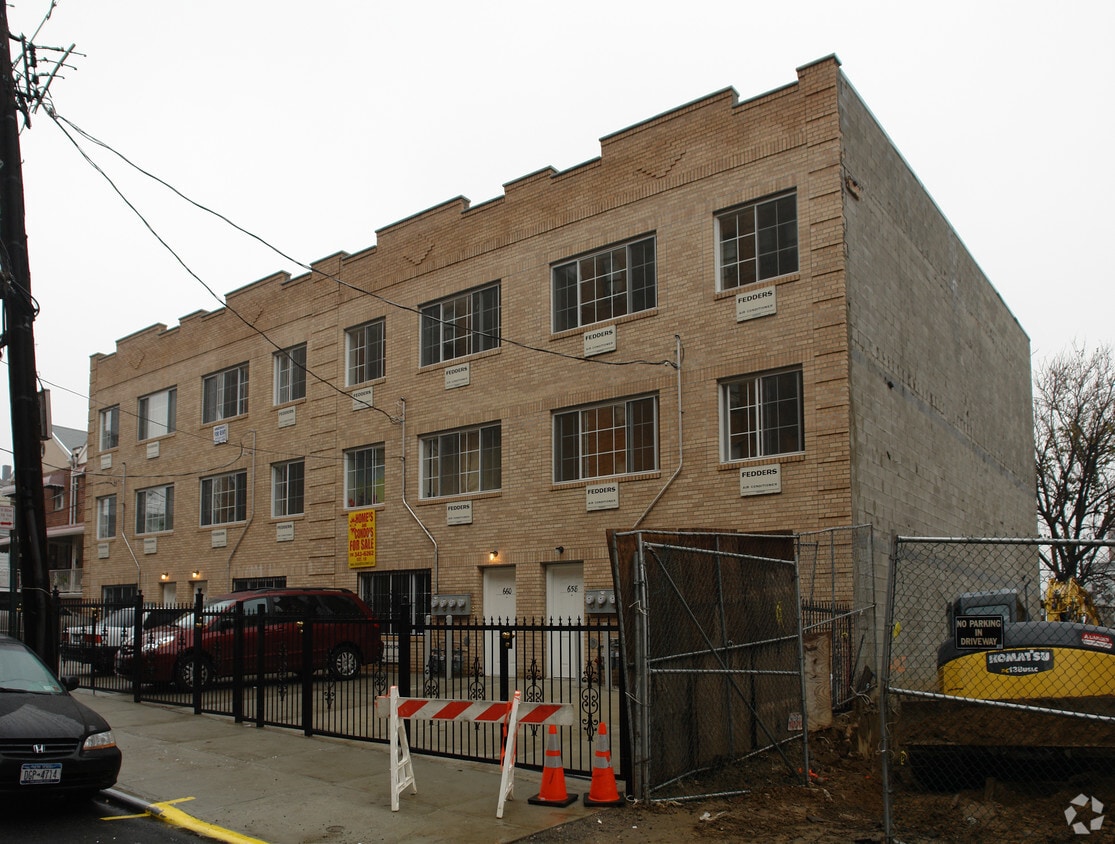 Primary Photo - 658-664 232nd St