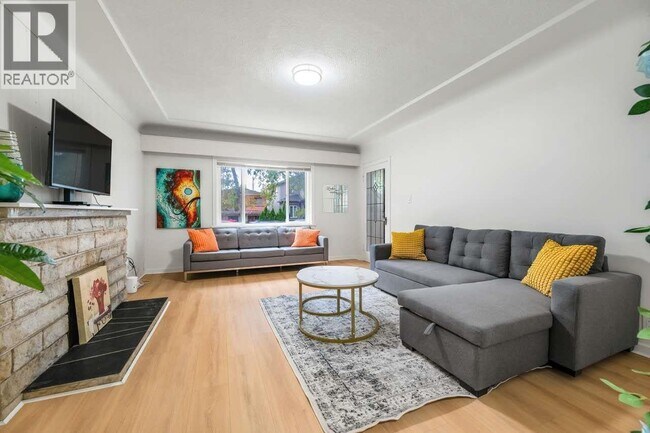 Photo du bâtiment - 2075 E 44th Ave