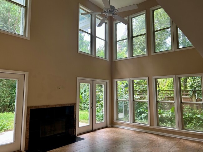 Interior de la gran sala - 1488 Mitchell Ave