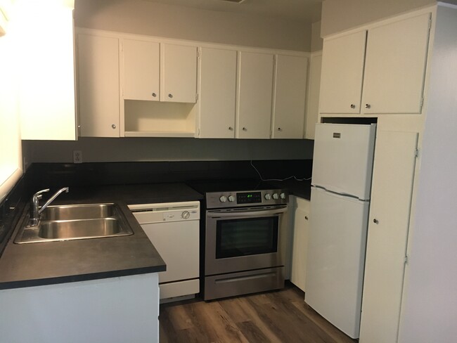 Kitchen - 3386 SE Waverleigh Blvd