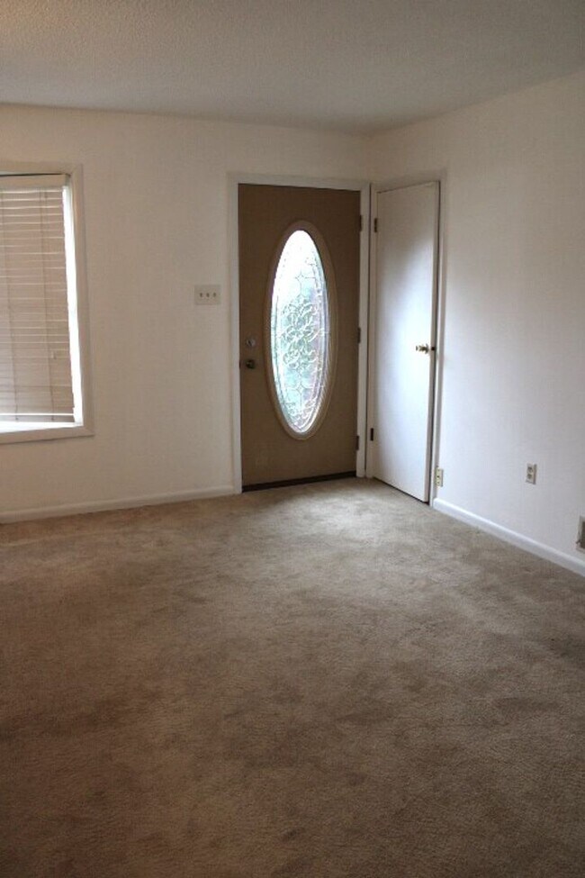 Building Photo - 61 Crosswind Dr