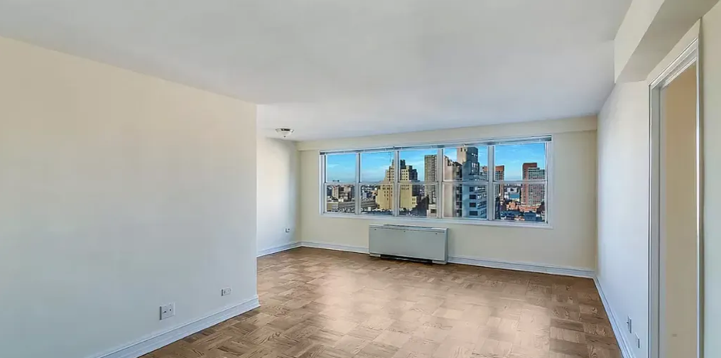 Foto principal - 253 W 51st St