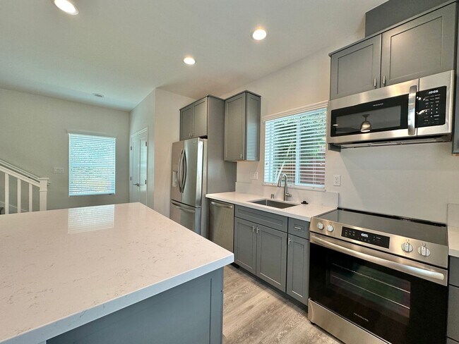 Foto del edificio - Spacious  4-Bedroom House with Solar and near SDSU Prime Location!