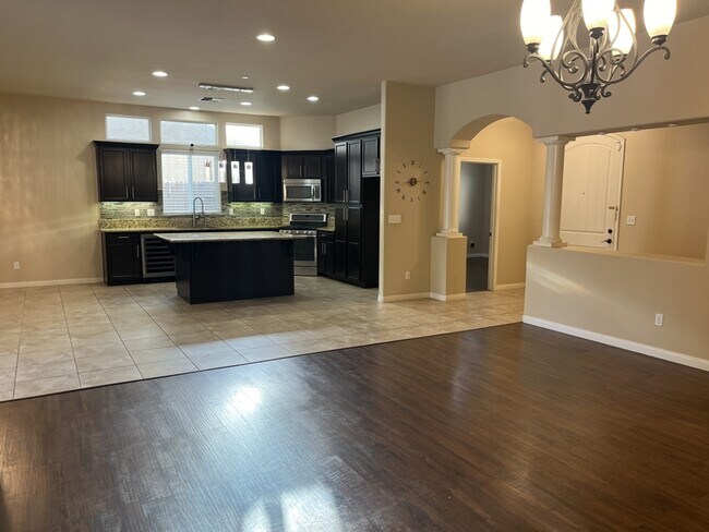 Building Photo - 10608 Montemar Dr