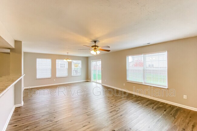 Foto del edificio - 2216 Silver Spoon Dr
